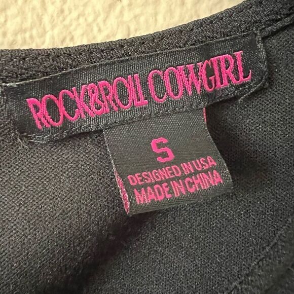 Rock & Roll Cowgirl Floral Embroidery Bell Sleeve Top - Picture 5 of 10